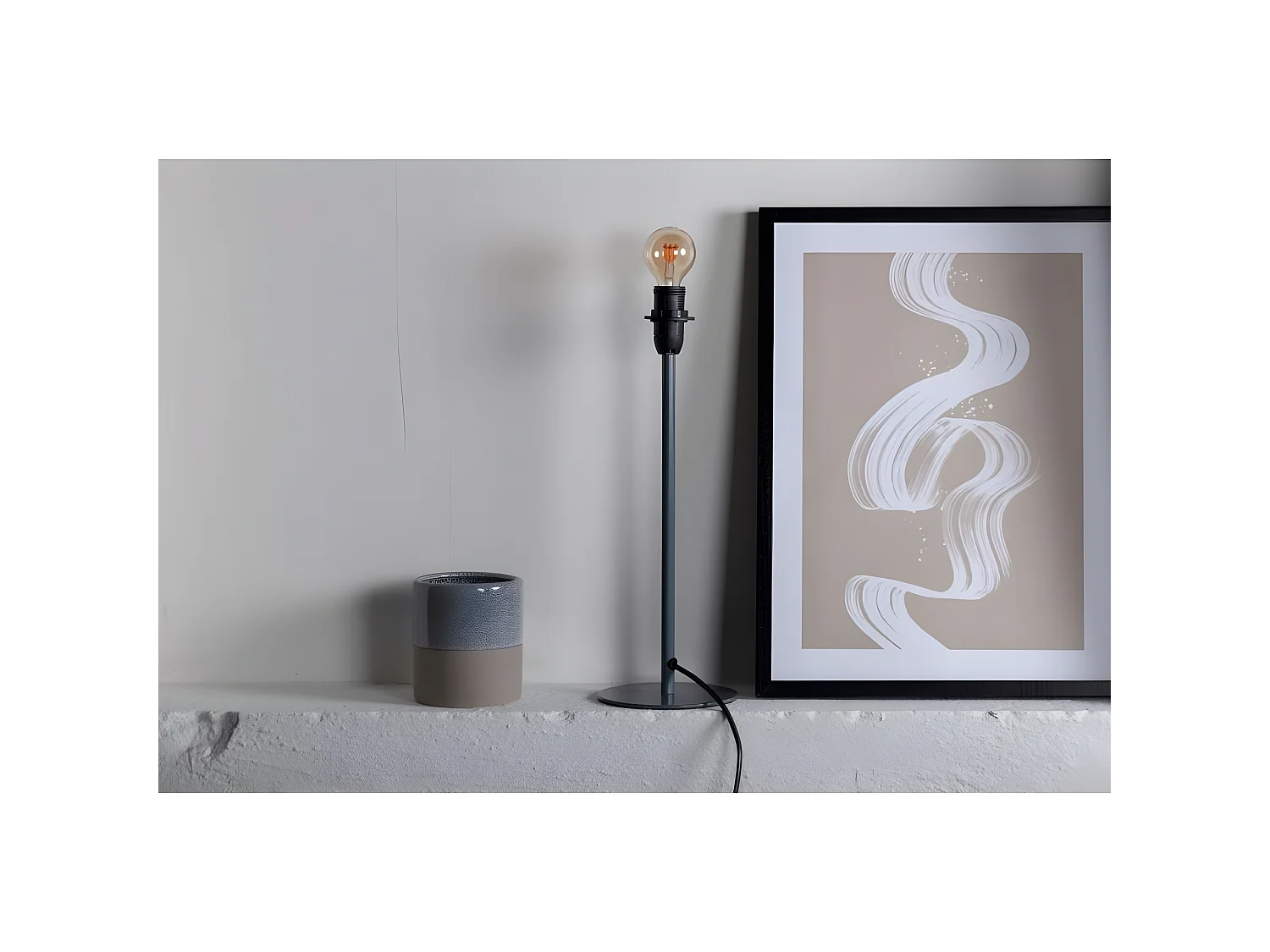 Dasir verlichting tafellamp 12x12x42,4cm lichtgrijs.