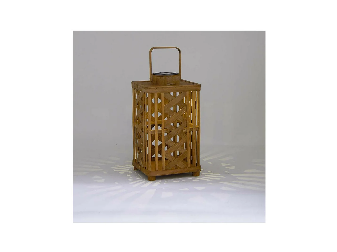 Lanterne solaire en bois de sapin