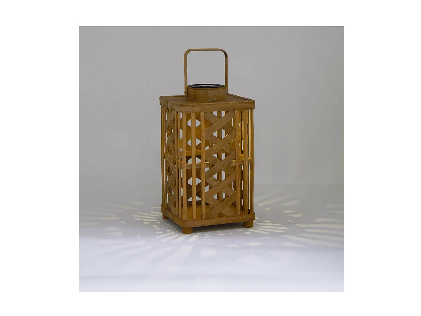 Lanterne solaire en bois de sapin