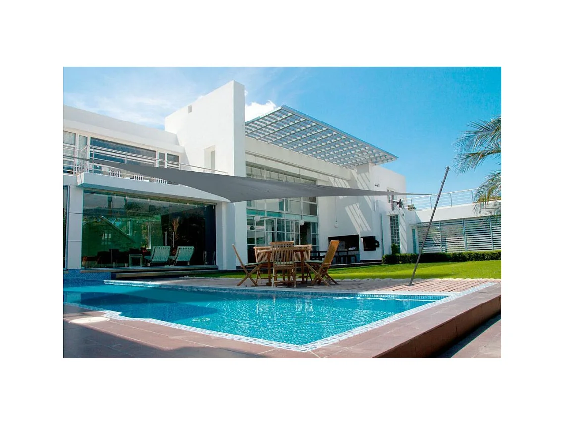 Schräger Mast für Sonnensegel