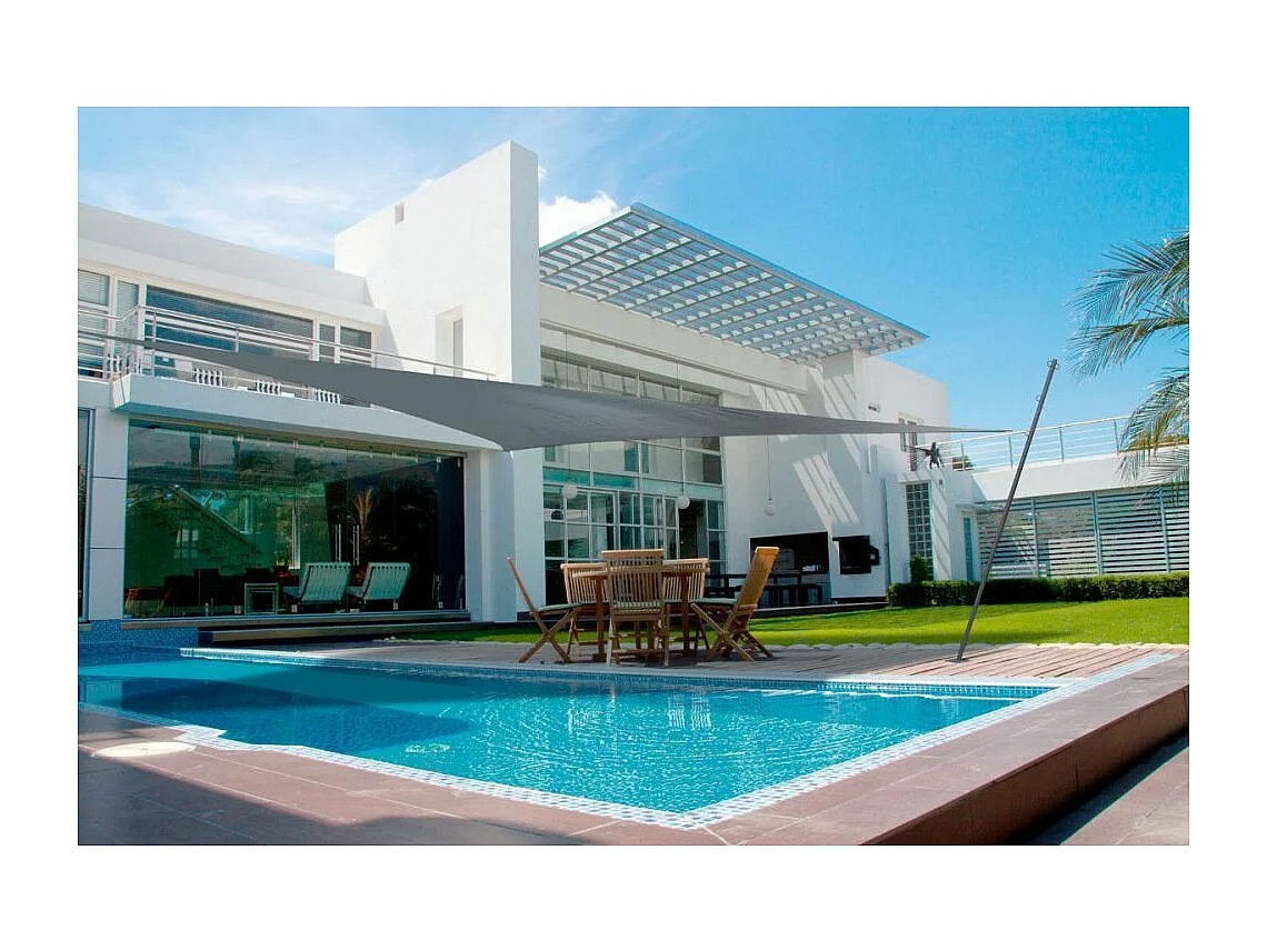 Mat incliné pour voile d'ombrage