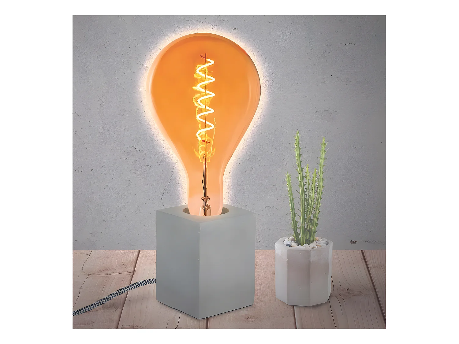 Ampoule goutte d'eau à led spirale ambrée 16 cm Unitaire