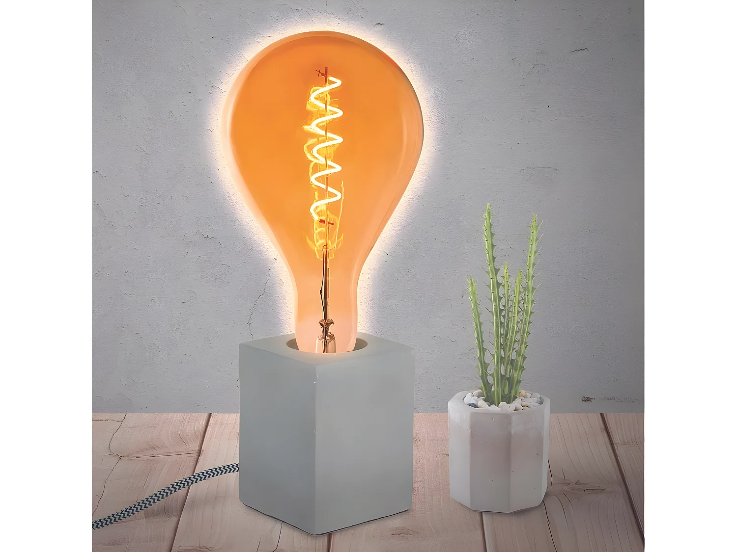 Ampoule goutte d'eau à led spirale ambrée 16 cm Unitaire