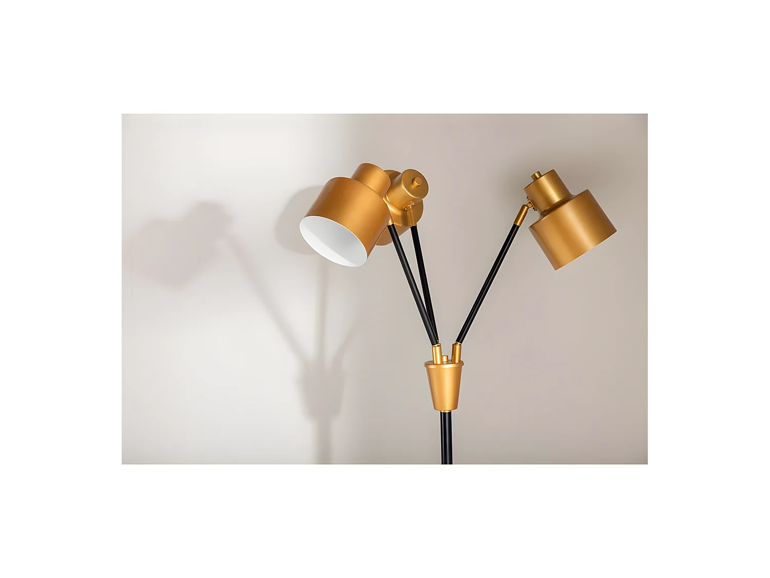 Stehleuchte aus Stahl 3 Schirme schwarz und kupferfarbig Vifta