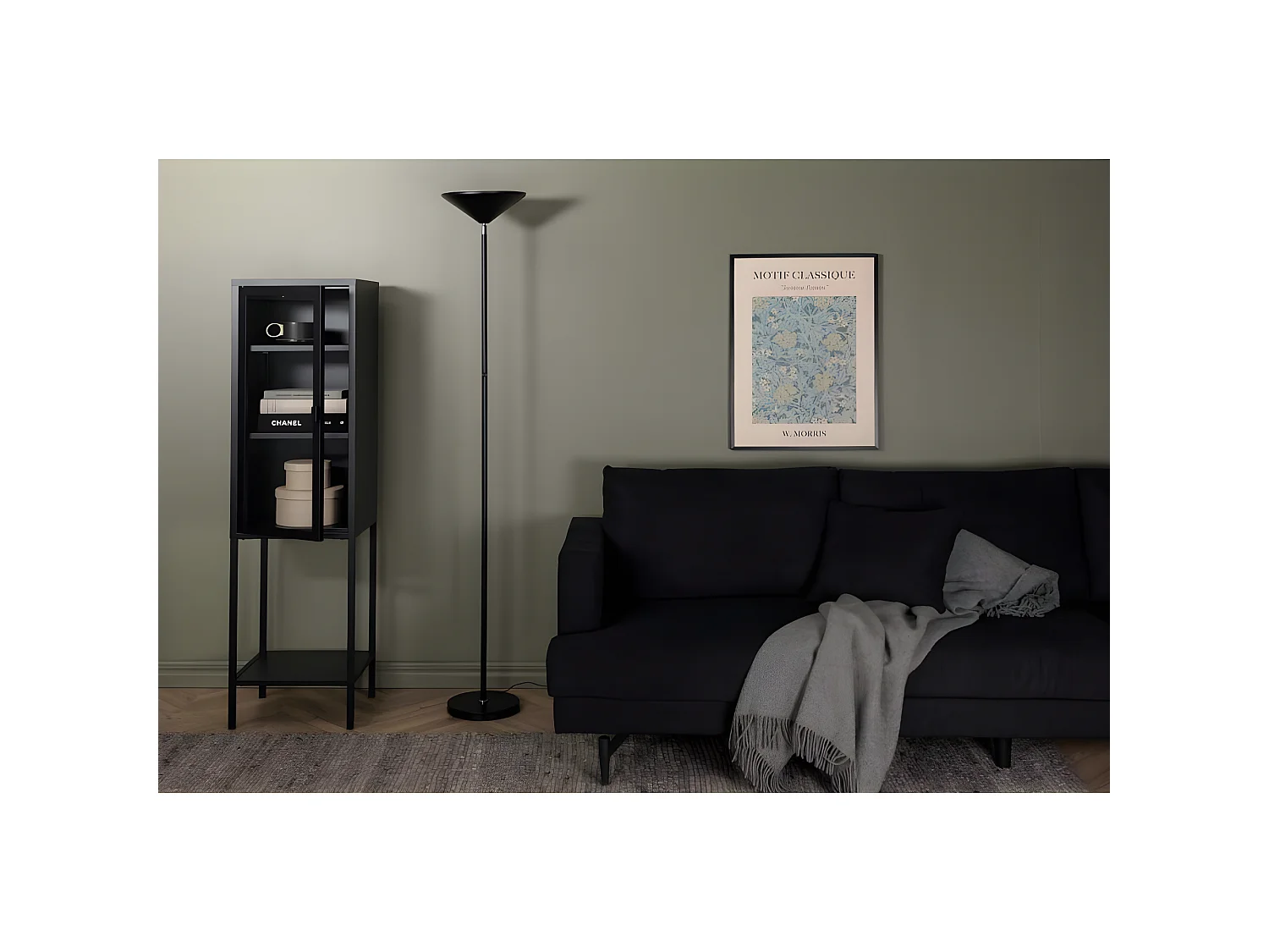 Corong verlichting vloerlamp 28x28x180cm staal zwart.