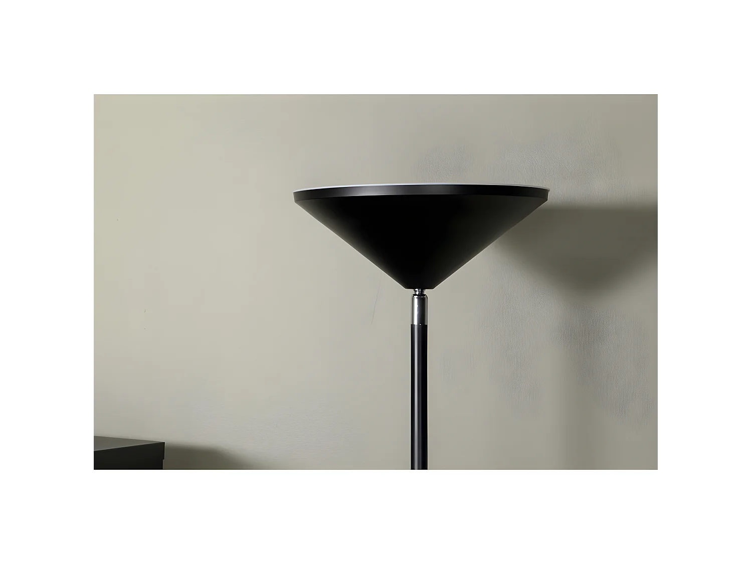 Corong verlichting vloerlamp 28x28x180cm staal zwart.