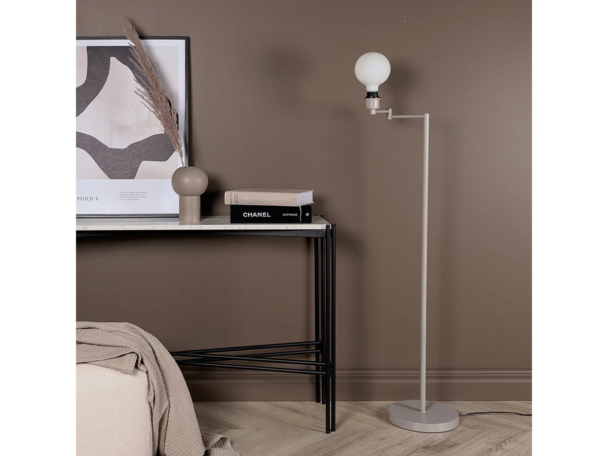 Stehleuchte aus Stahl Virro