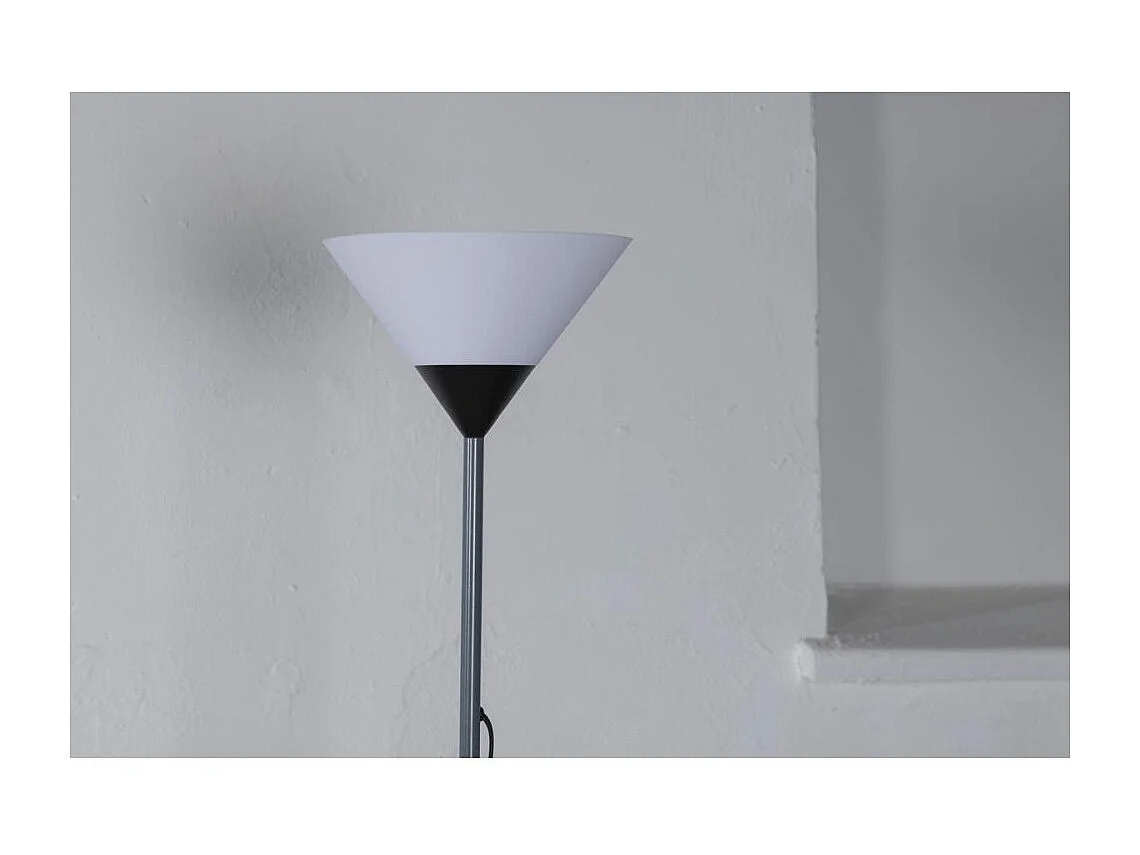 Lámpara de pie de acero Batang