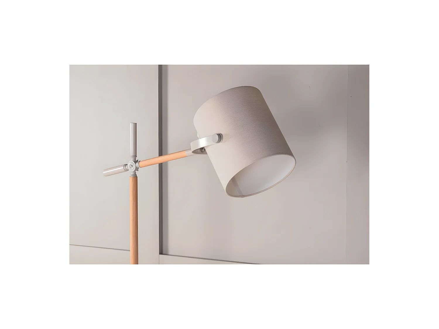 Lámpara de pie en acero y lino beige Dennis