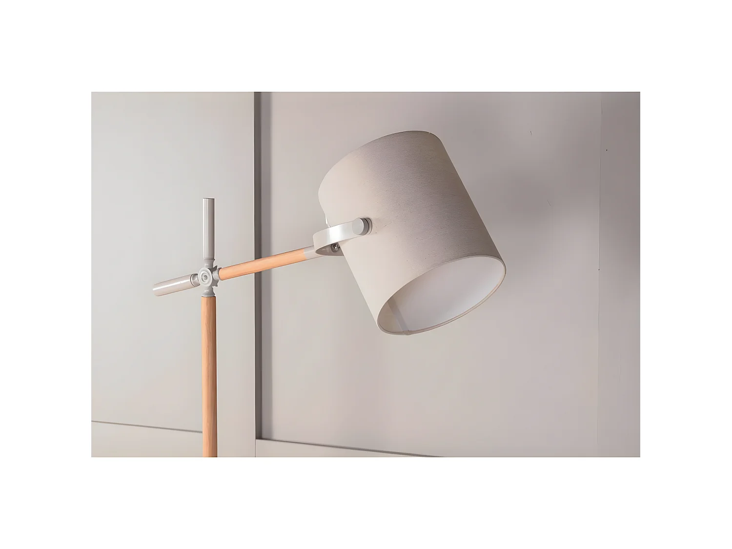 Lampadaire en acier et lin beige Dennis