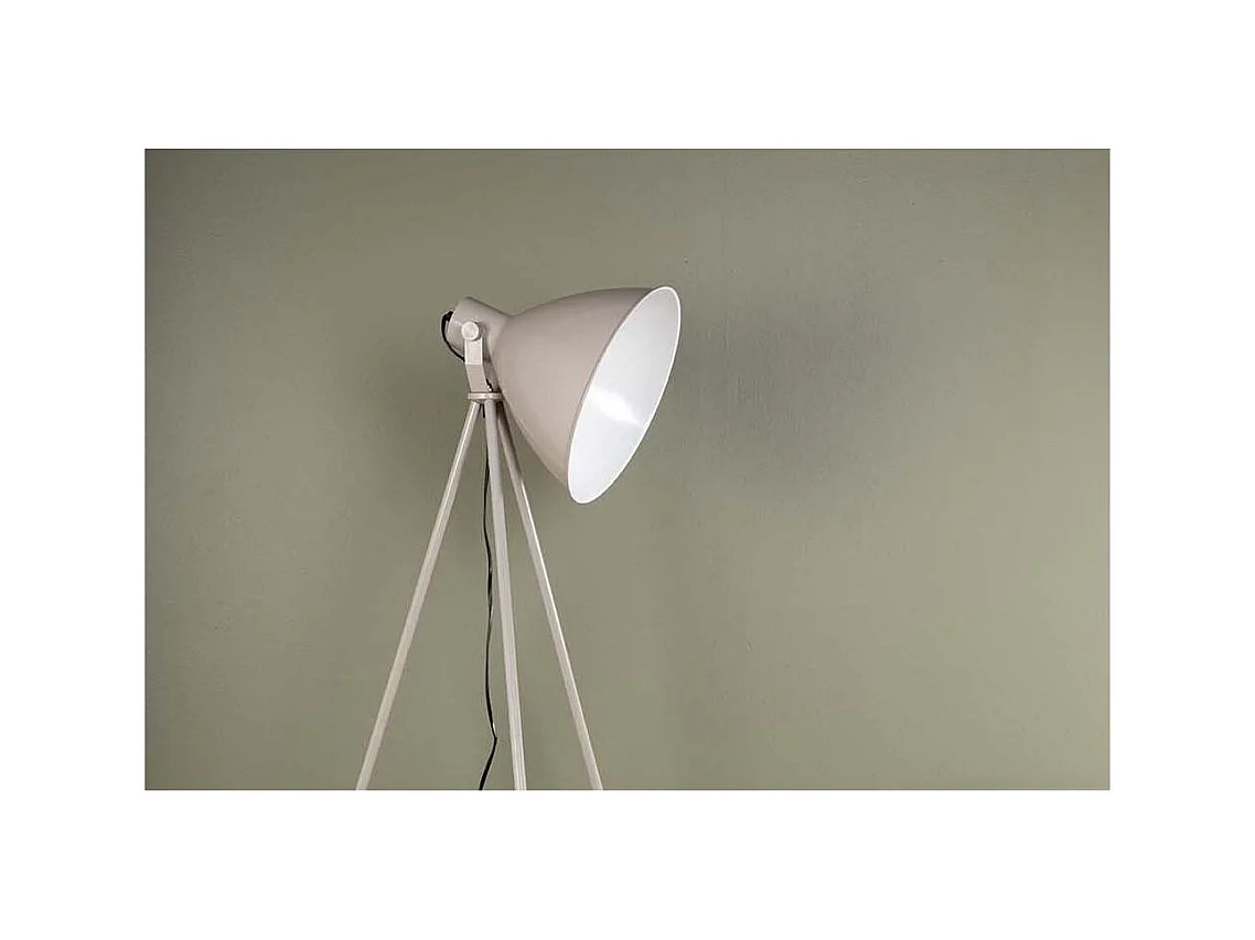 Stehleuchte aus Stahl Tiv