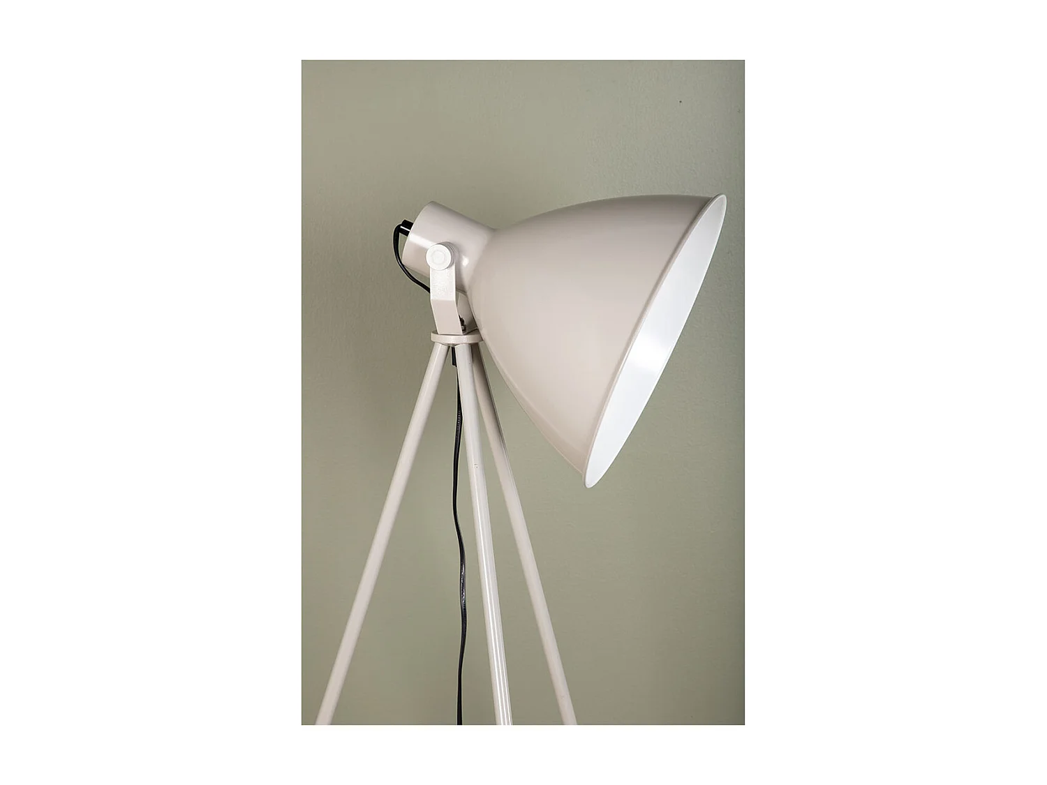 Tiv verlichting vloerlamp 73x63x139,5cm beige.