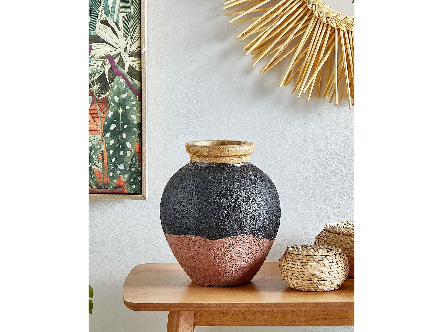 Dekorative Retro-Vase aus Terrakotta handgefertigt schwarz und rosa Daulis