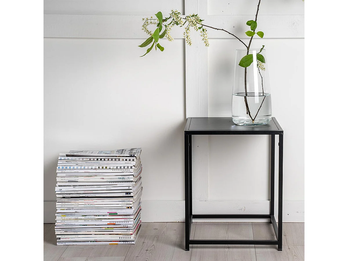 Staal  bijzettafel 38x37 cm zwart.