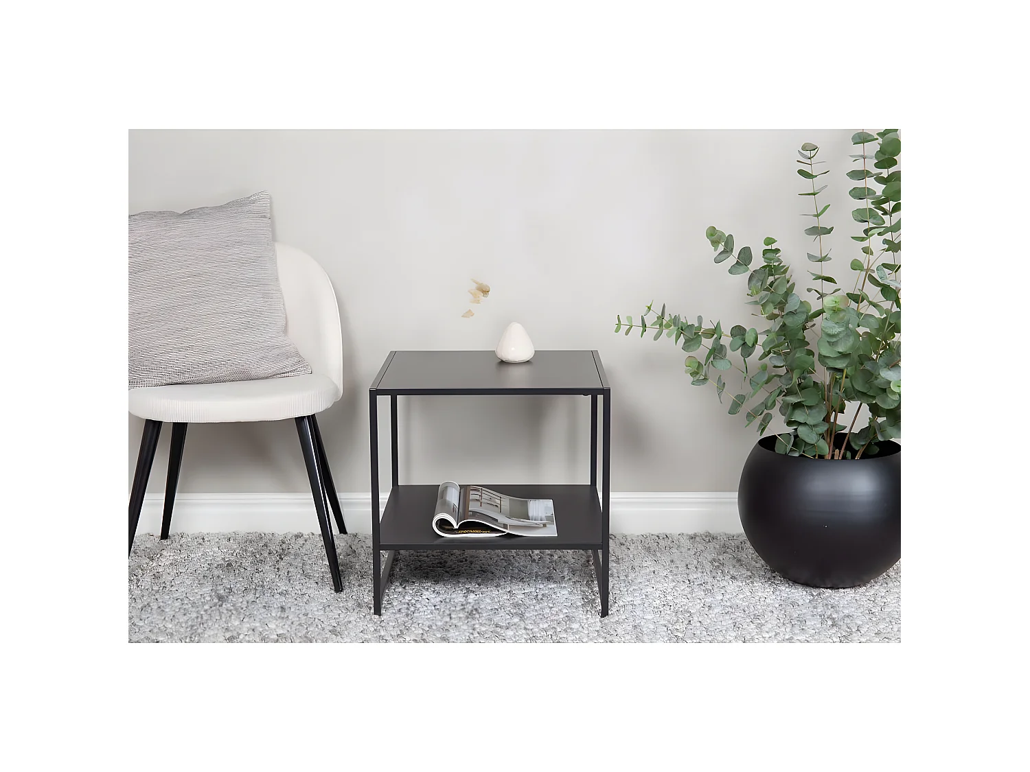 Staal  bijzettafel met plank 51x51 cm zwart.