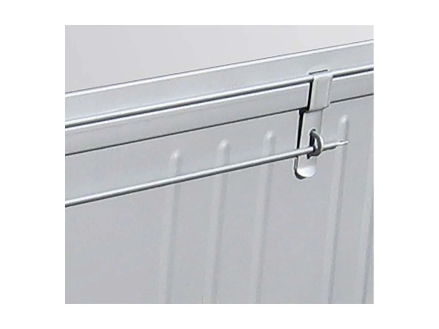 Table basse en acier sur roulettes Habitat 90 cm