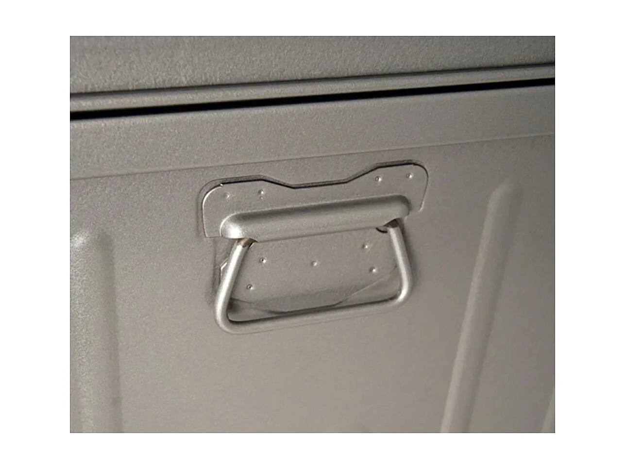 Table basse en acier sur roulettes Habitat 90 cm