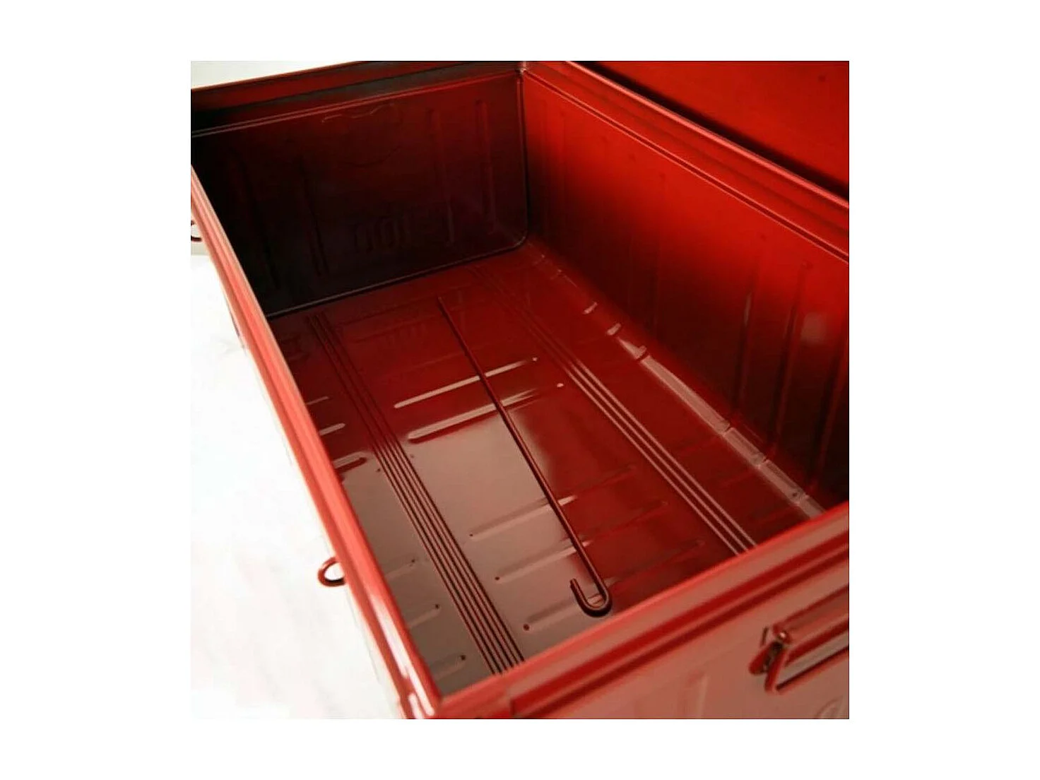 Malle acier rouge Dax L101xH41xP56