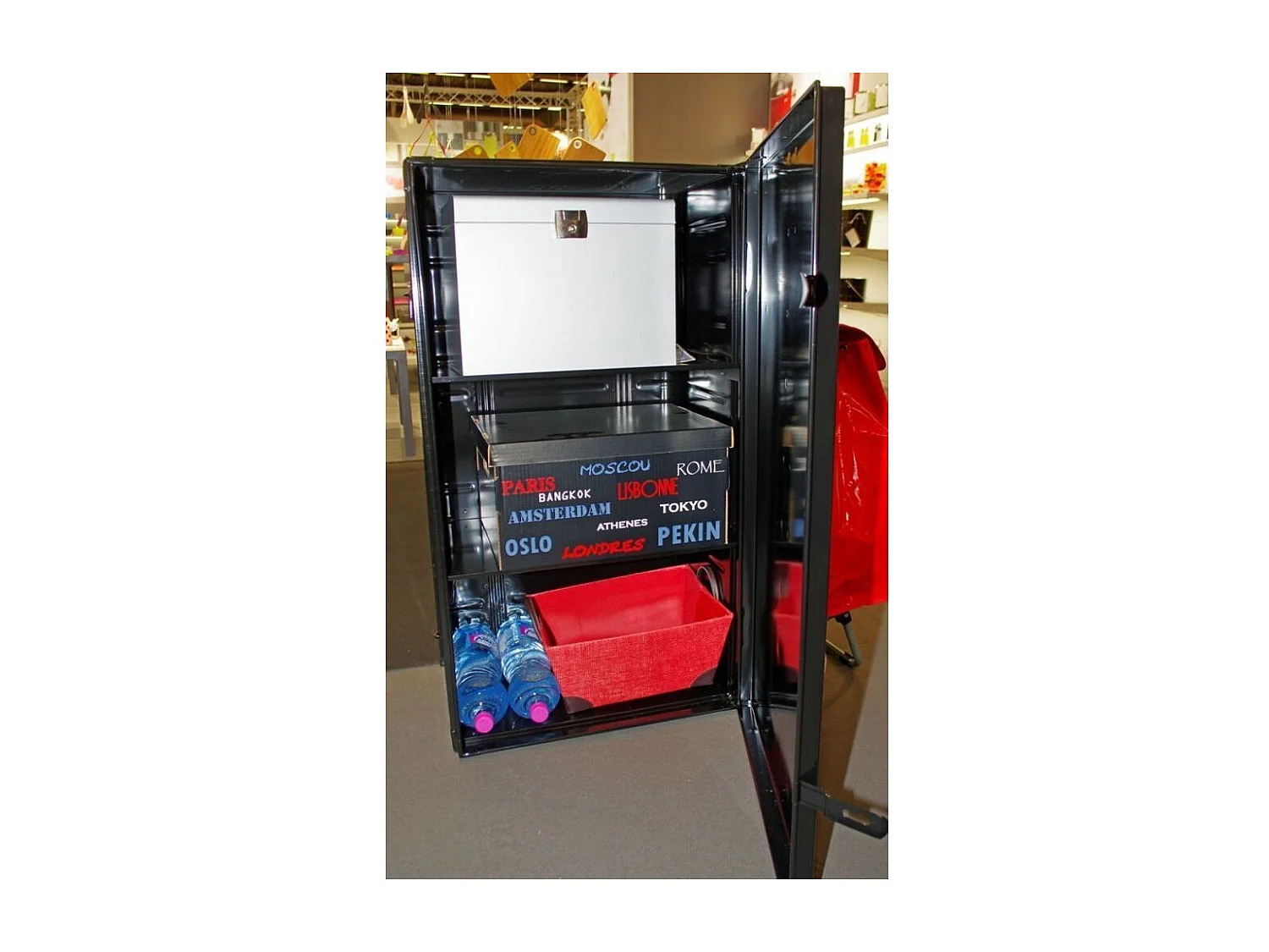 Malle armoire métal noir View