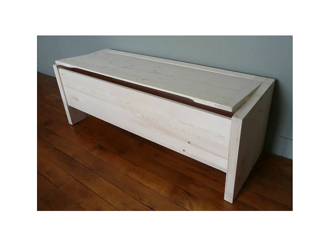 Coffre de rangement en bois brut