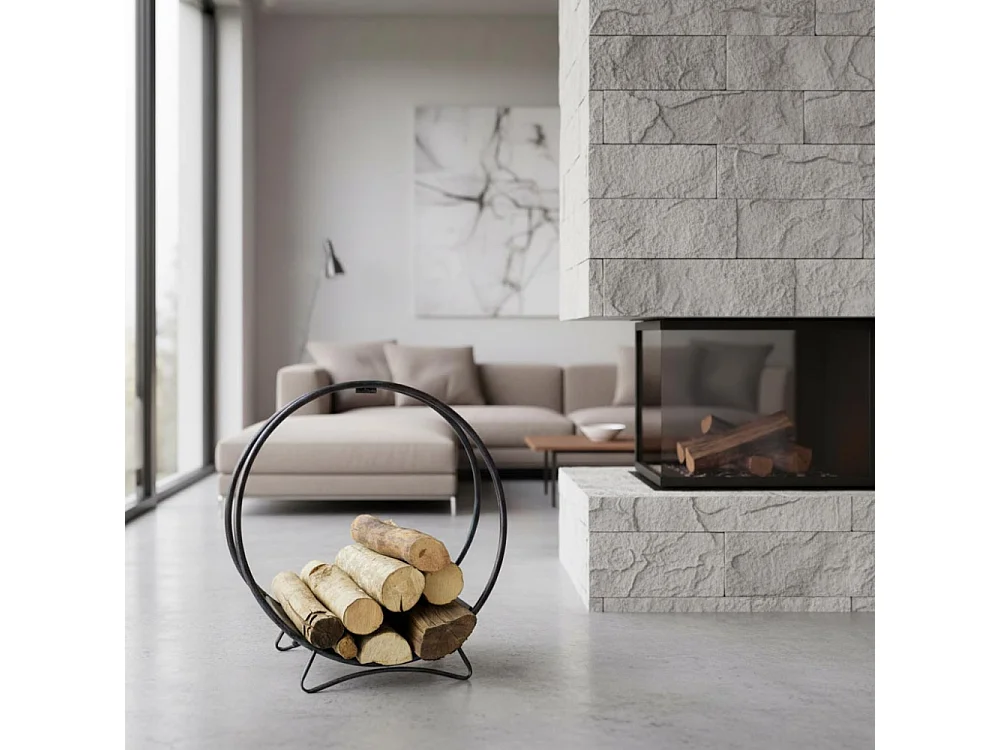 Runder Holzkorb aus gealtertem Metall