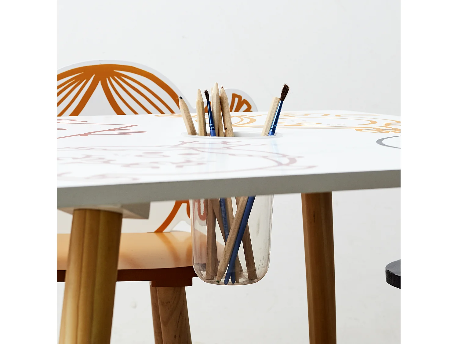 Table Avec Pot A Crayons Monsieur Madame Blanc, Jaune, Rouge, Bleu, Rose