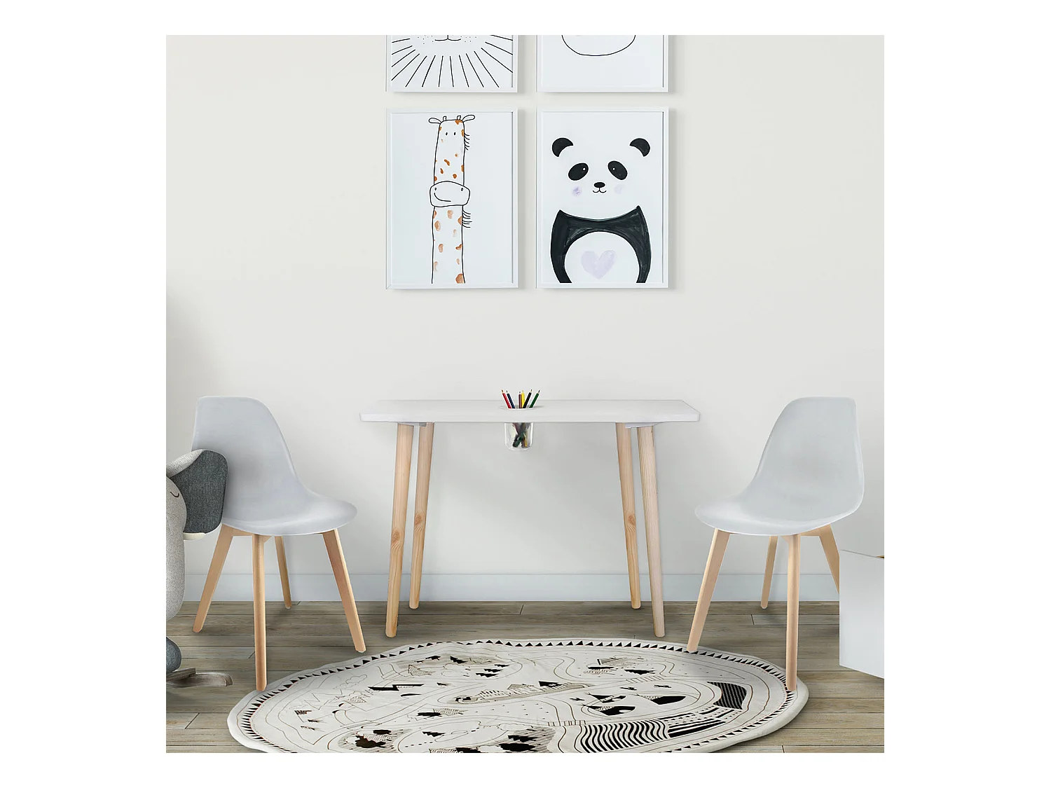 Table Avec Pot A Crayons Gribouille