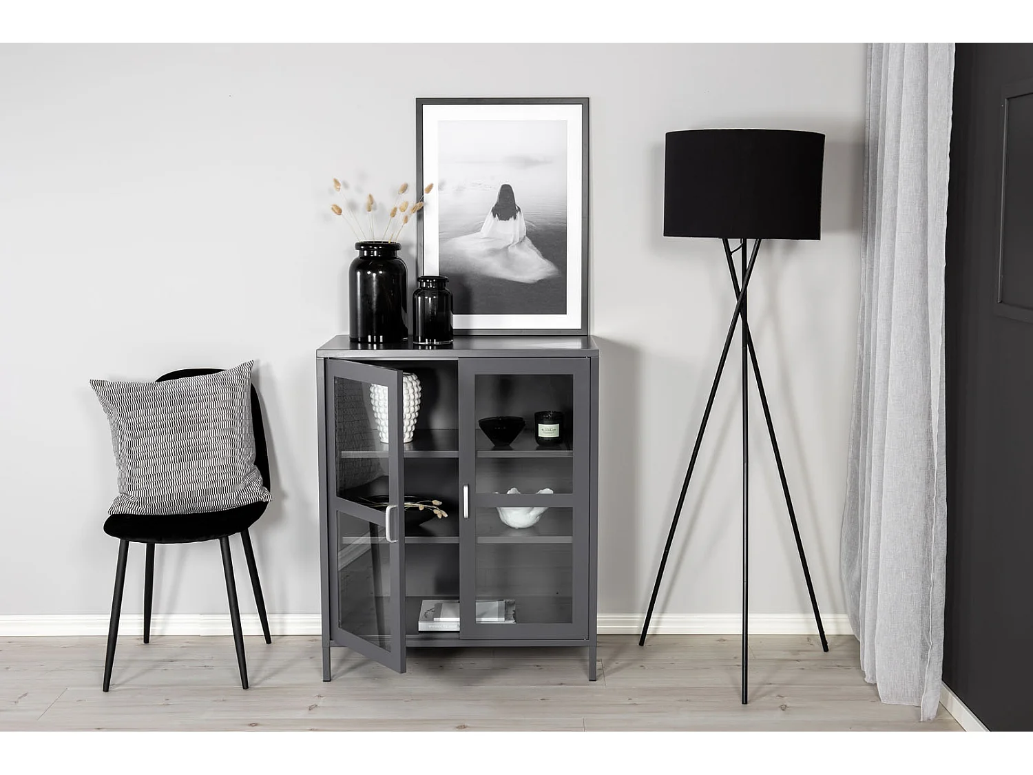 Acero Buffet 2 portes, 3 tablettes de rangement, gris clair.