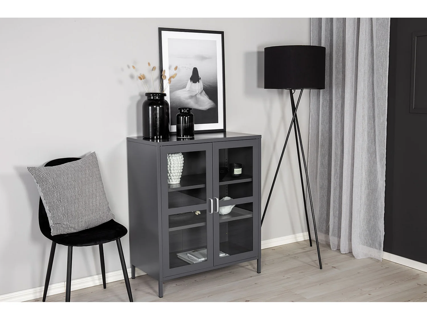 Acero Buffet 2 portes, 3 tablettes de rangement, gris clair.