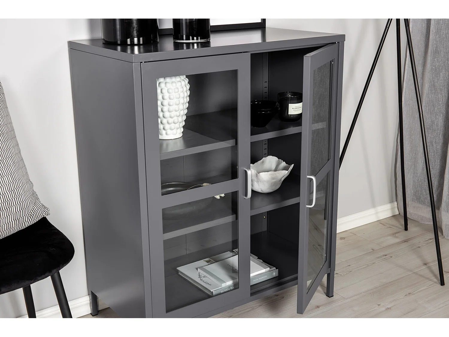 Acero Buffet 2 portes, 3 tablettes de rangement, gris clair.