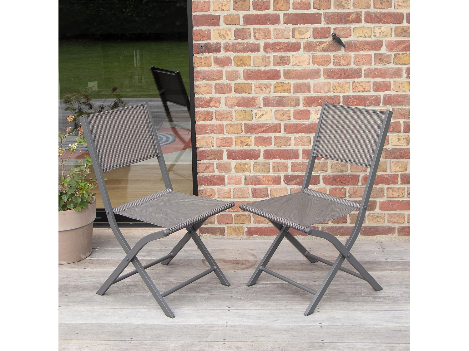 Lot de 2 chaises pliantes Modulo en aluminum et textilène grise