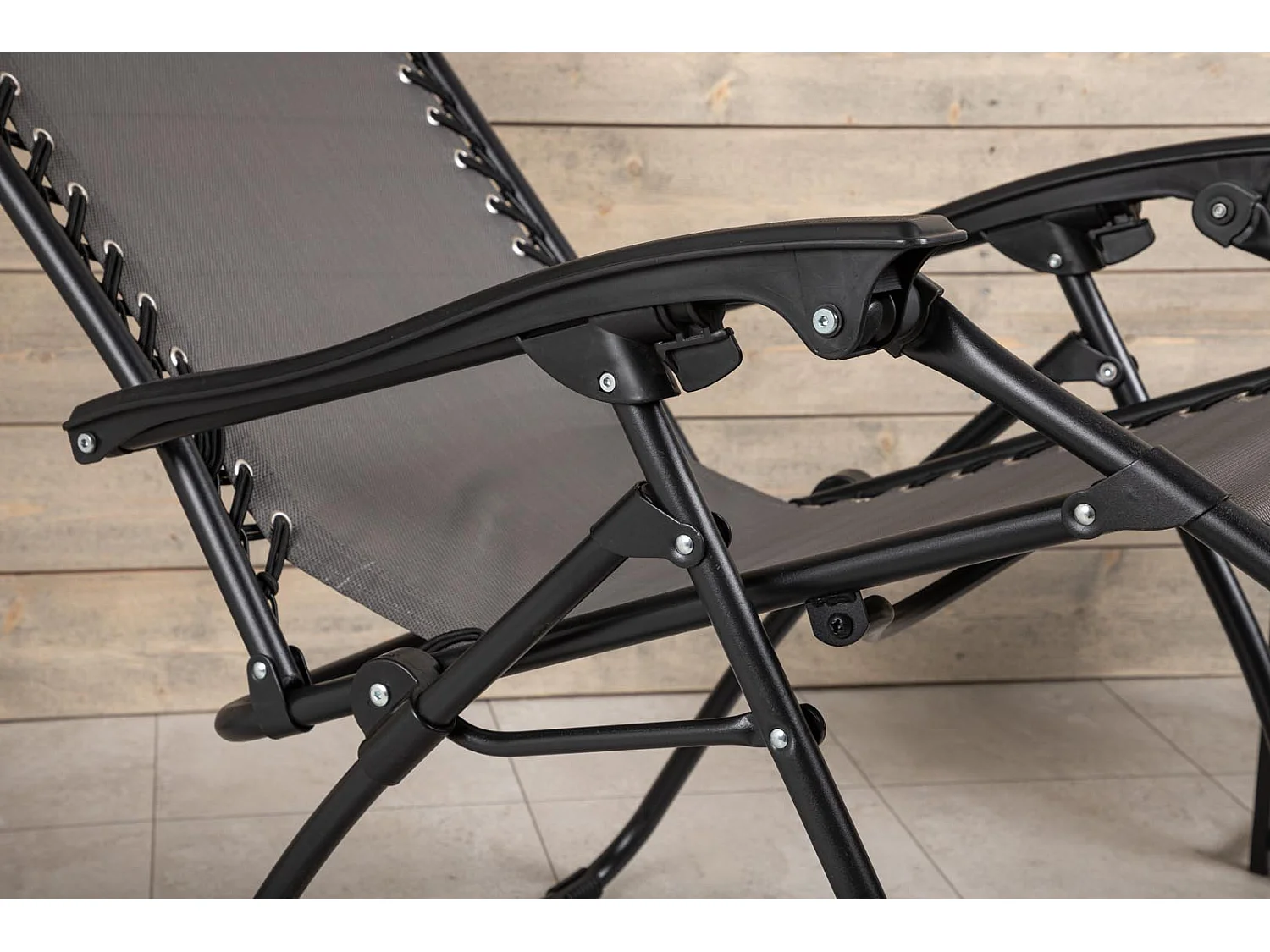 Melker chaise longue gris.