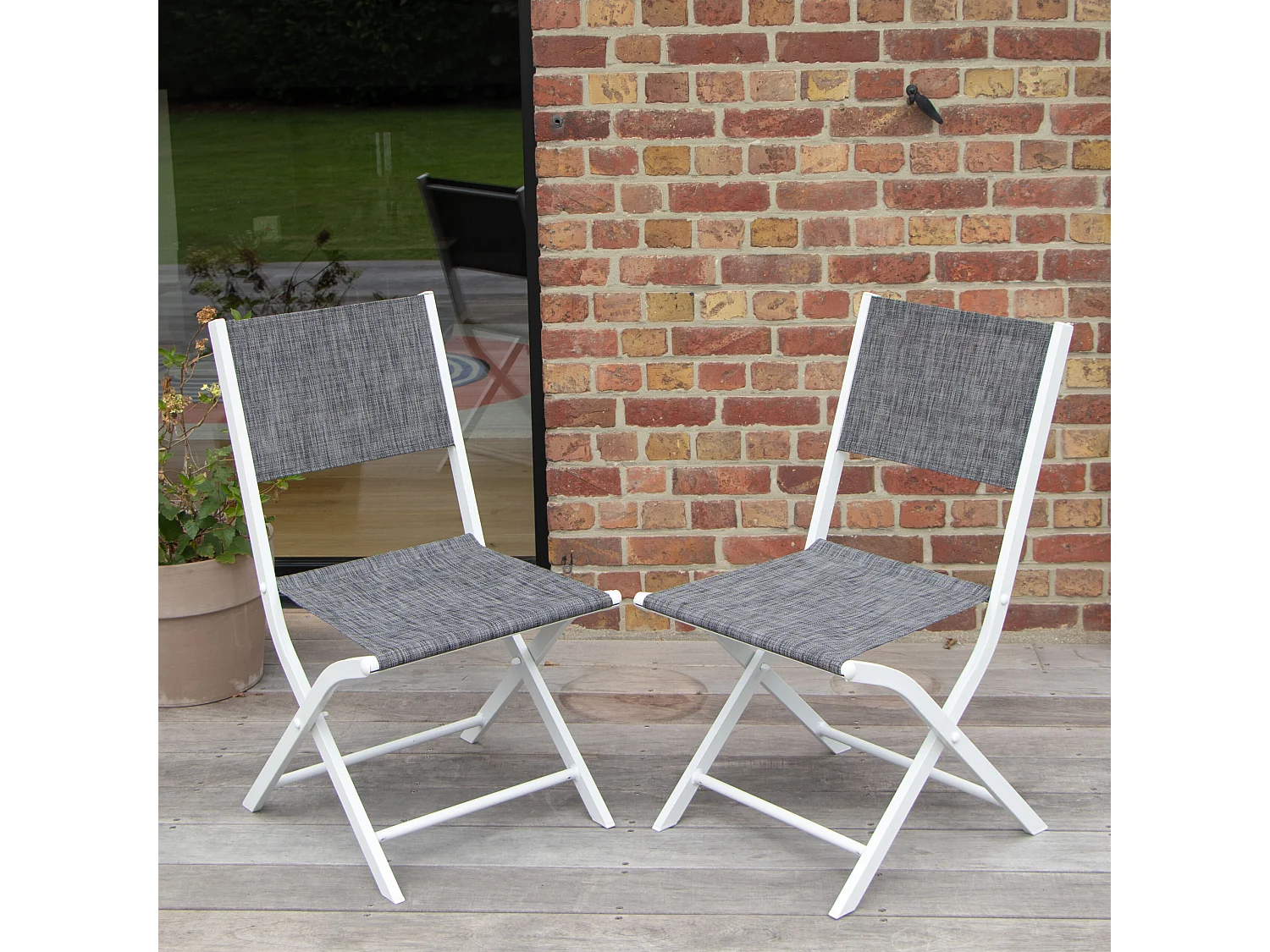 Lot de 2 chaises pliantes Modulo aluminium blanche, assise en textilène gris chiné