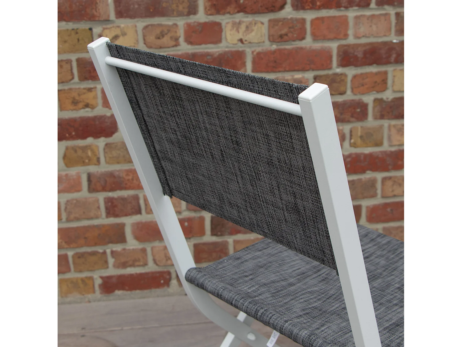 Lot de 2 chaises pliantes Modulo aluminium blanche, assise en textilène gris chiné