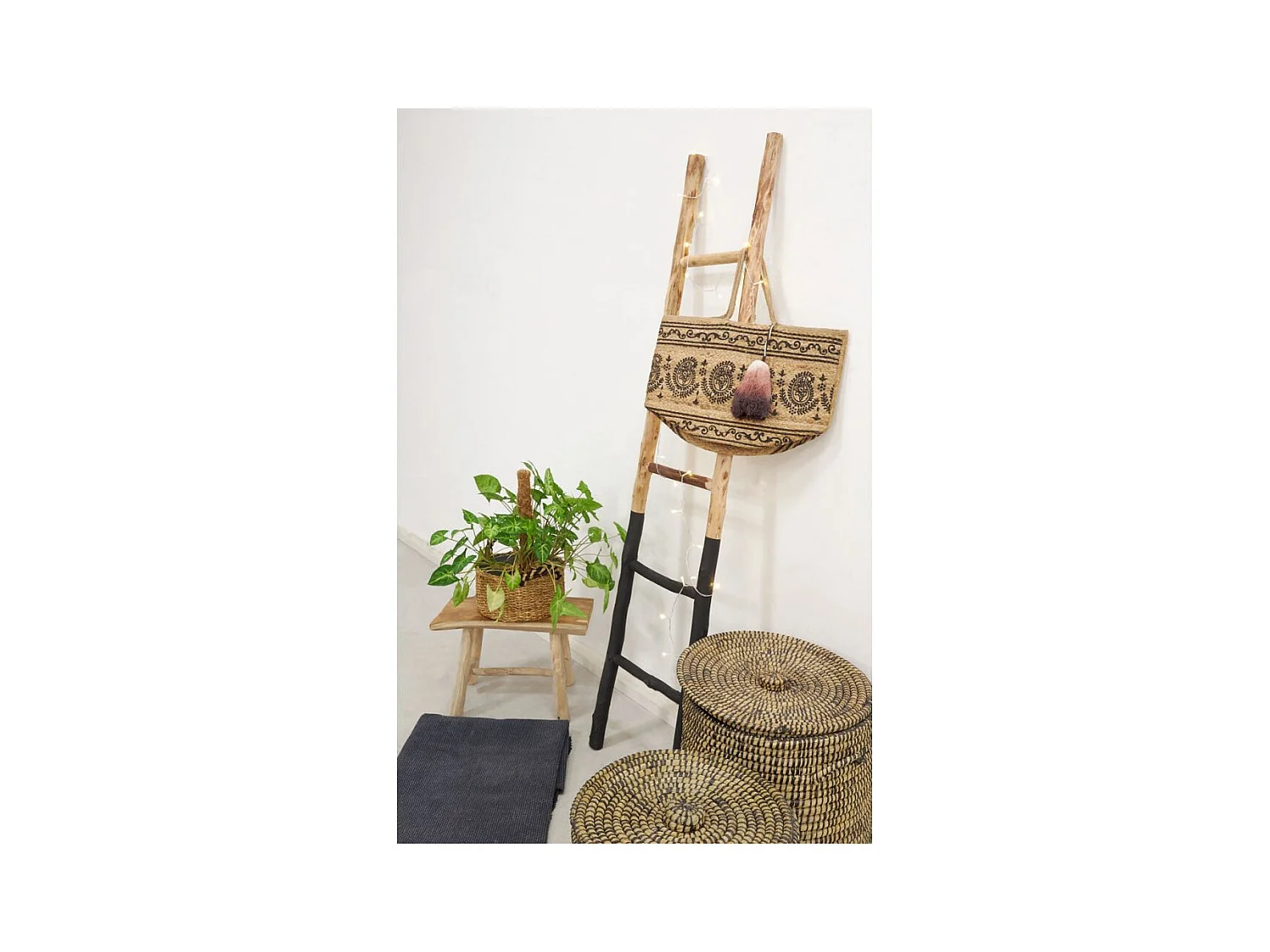 Echelle en bois naturel et noir