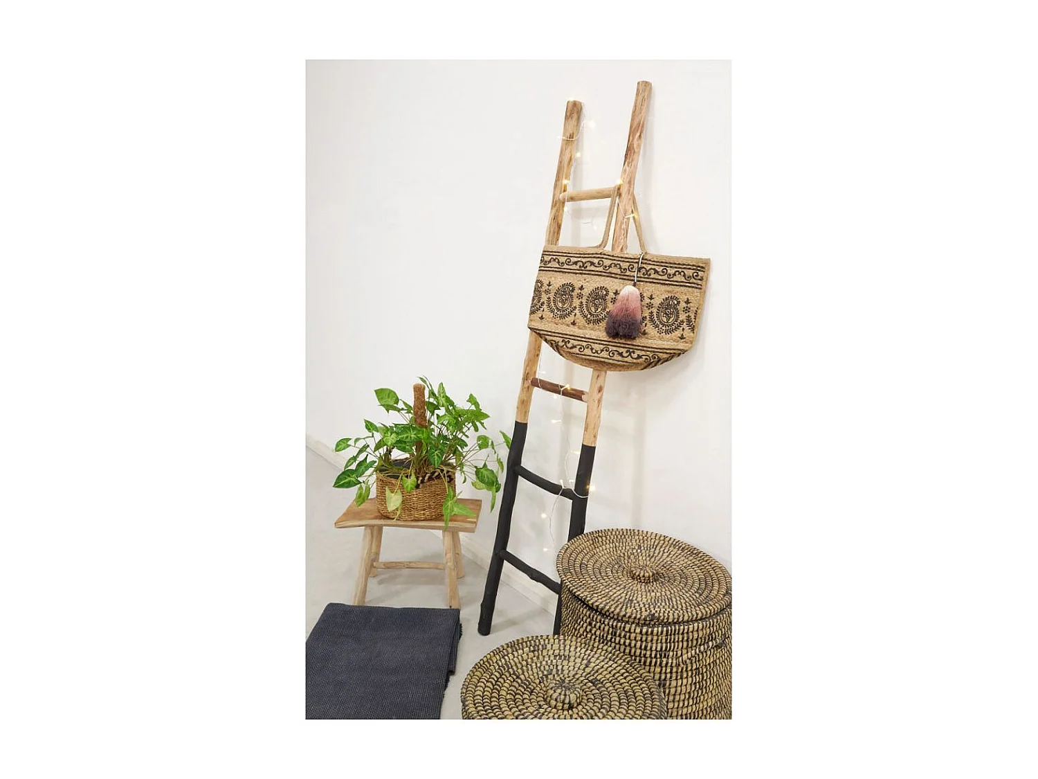 Echelle en bois naturel et noir