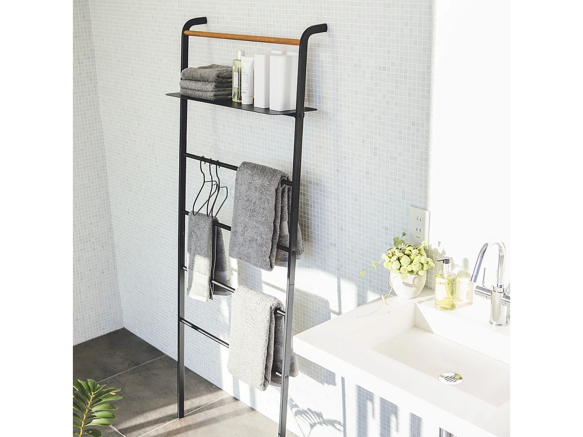 Toallero con estante en forma de torre