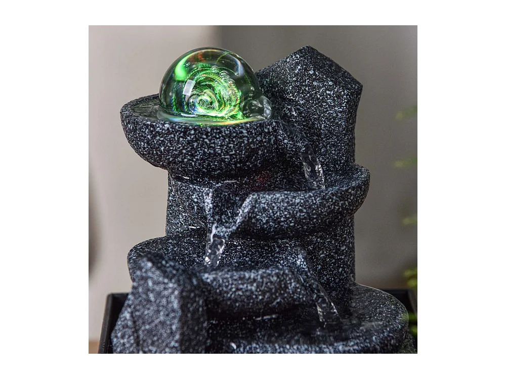 Fuente moderna de resina Lopo