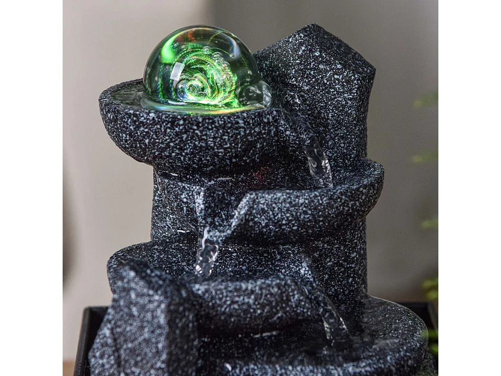 Fuente moderna de resina Lopo