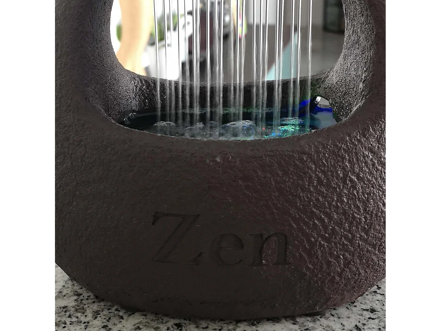 Fuente de resina Zen Cesta