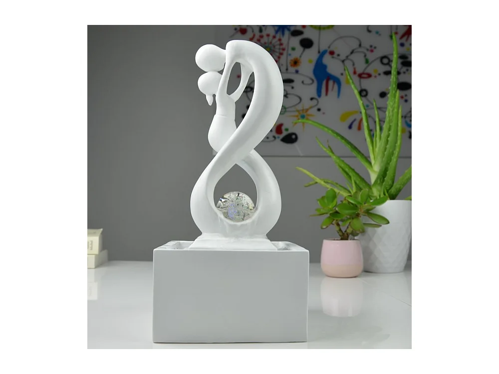 Diseño de fuentes de interior con iluminación LED Amor