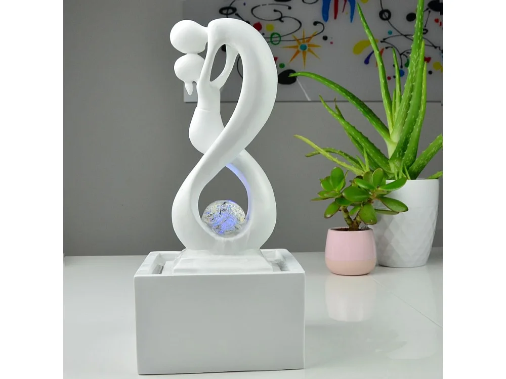 Diseño de fuentes de interior con iluminación LED Amor