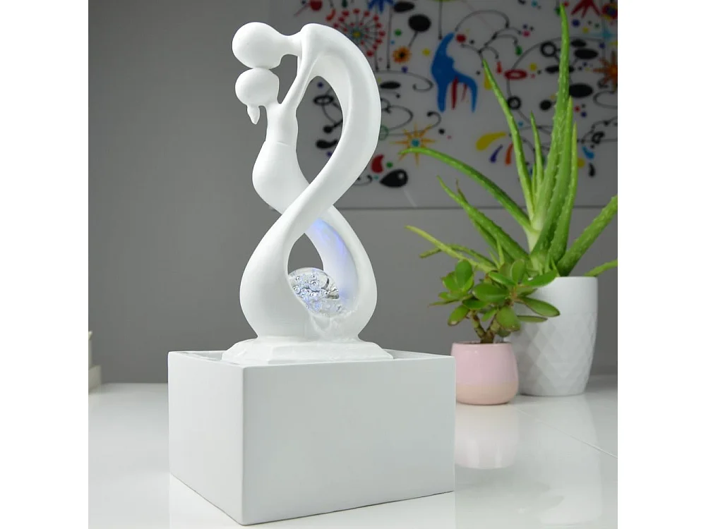 Diseño de fuentes de interior con iluminación LED Amor