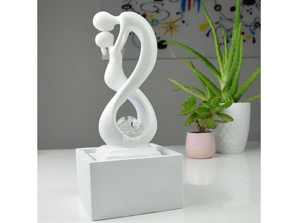 Diseño de fuentes de interior con iluminación LED Amor