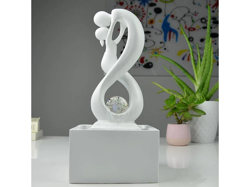 Diseño de fuentes de interior con iluminación LED Amor