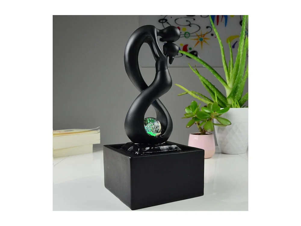 Diseño de fuentes de interior con iluminación LED Amor