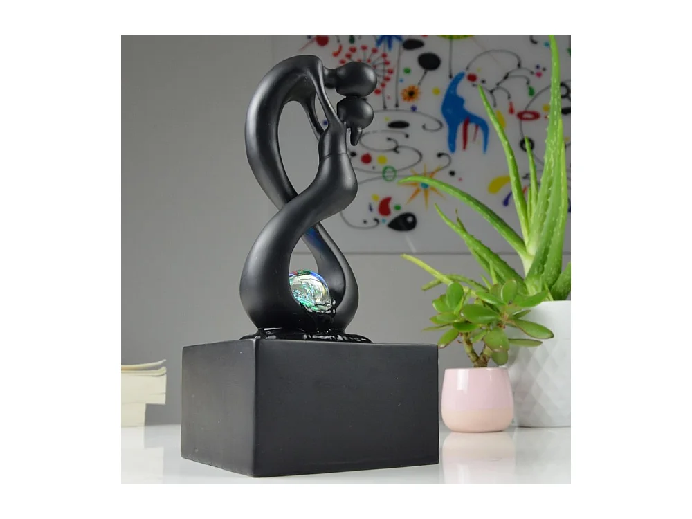 Diseño de fuentes de interior con iluminación LED Amor