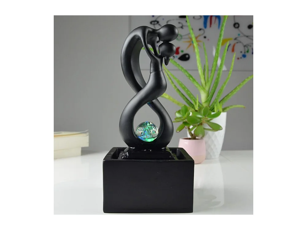 Diseño de fuentes de interior con iluminación LED Amor