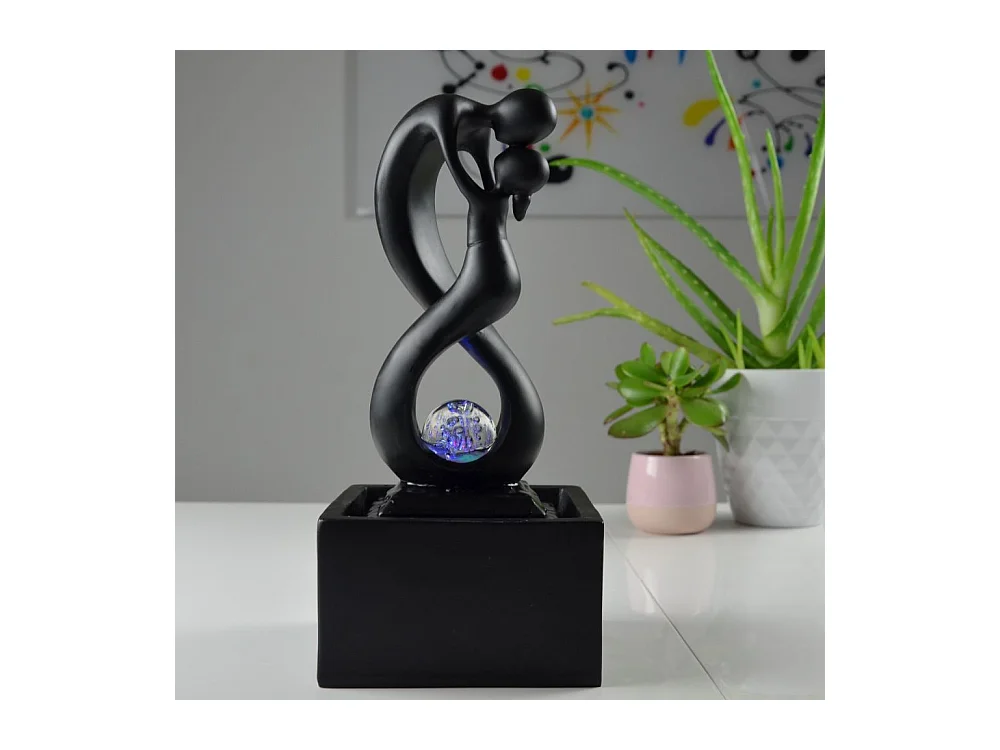 Diseño de fuentes de interior con iluminación LED Amor