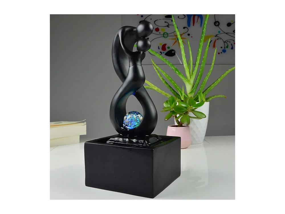 Diseño de fuentes de interior con iluminación LED Amor